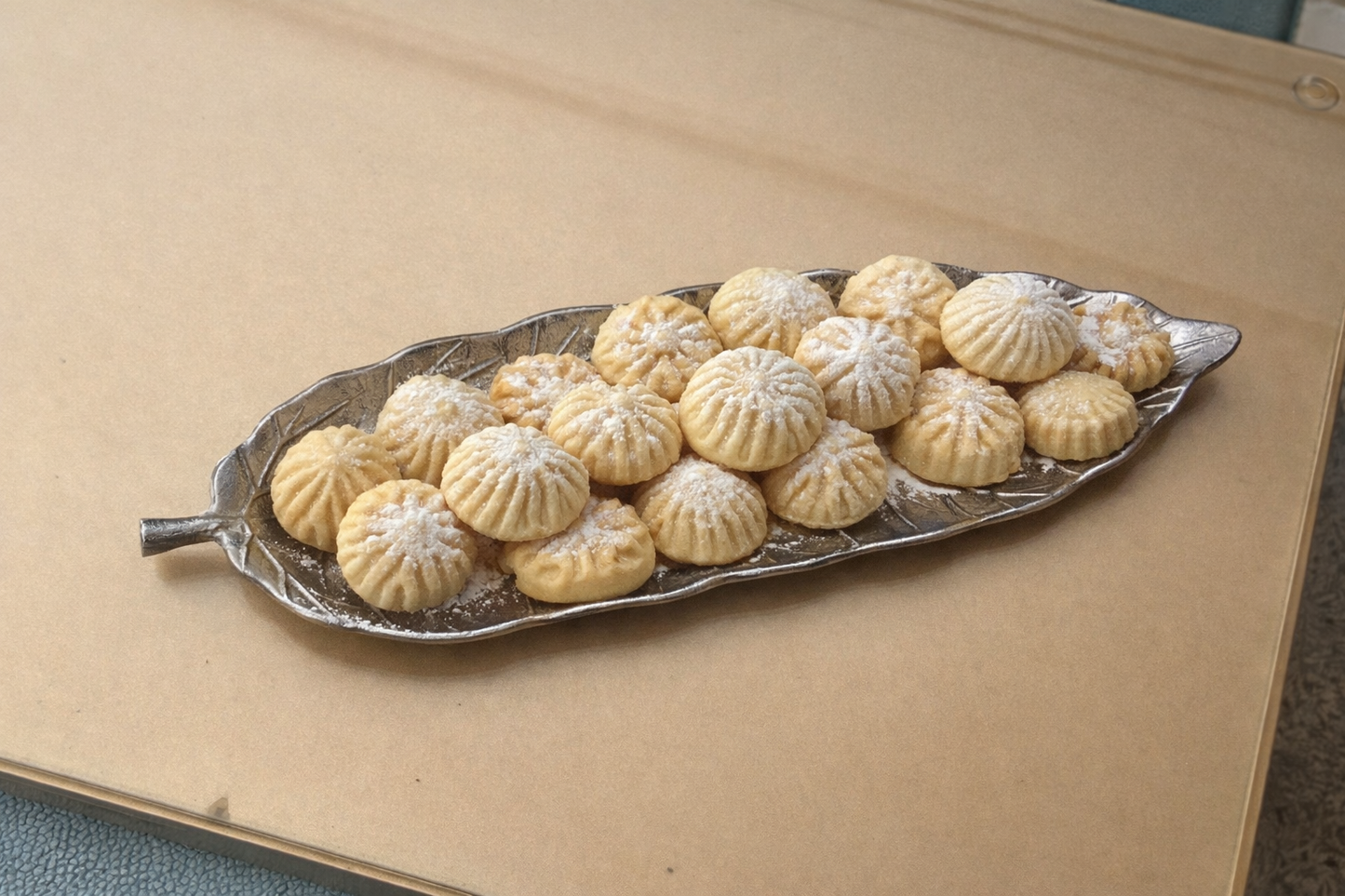 Silver leaf-shaped serving tray